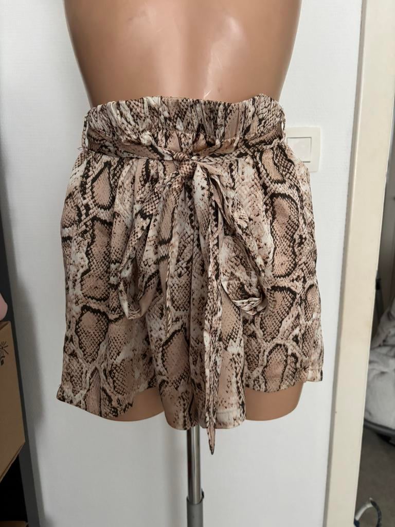 Nieuwe soepele shorts met prints, Maat 38/40 (M), Kort, Beige, Nieuw