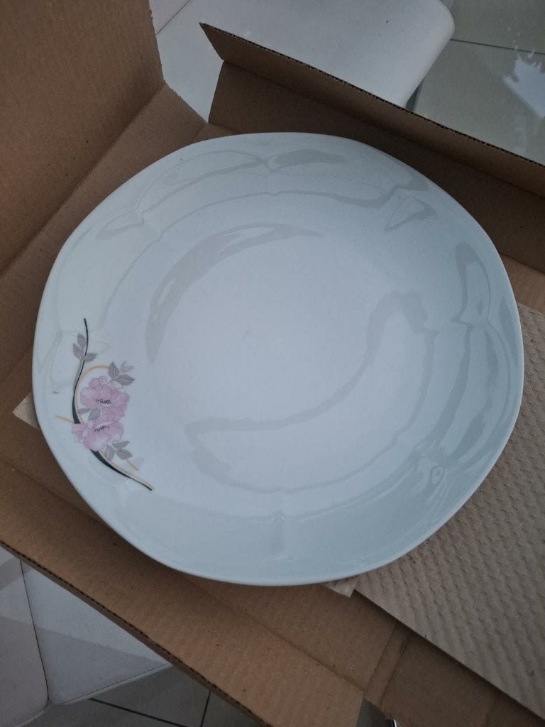 Service complet en porcelaine 12 personnes/57 pièces/neuf, Maison & Meubles, Neuf, Service complet, Enlèvement, Classique