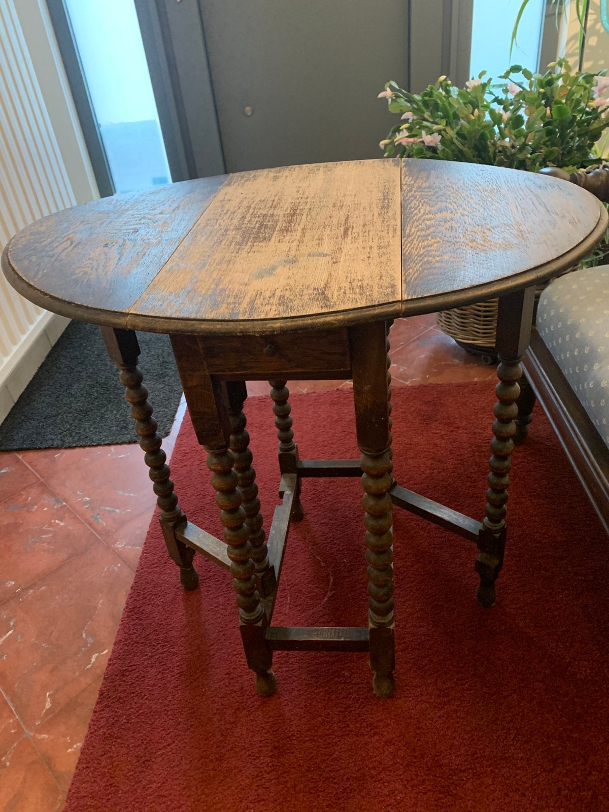 Mooie bijzettafel , nog op te knappen, Huis en Inrichting, Ophalen, Gebruikt, Eikenhout, Minder dan 50 cm