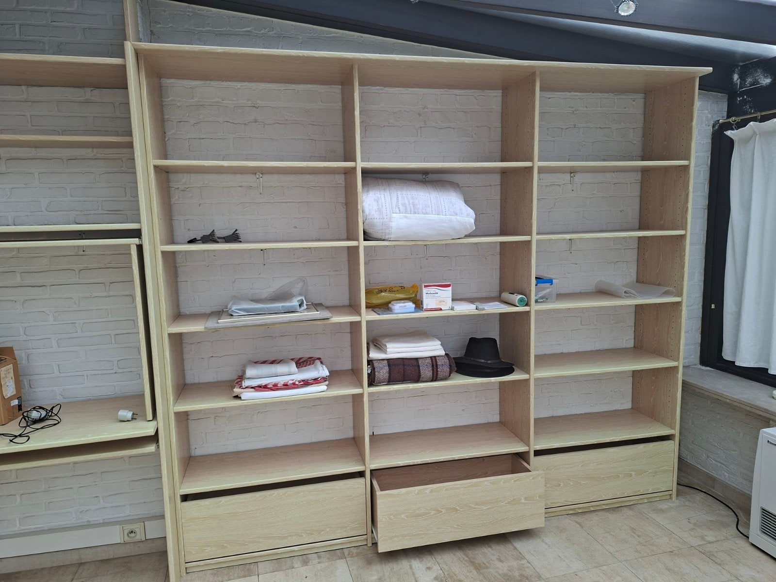 Grote Boekenkast en computer bureau eenvoudg af te breken, Huis en Inrichting, Ophalen