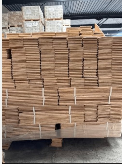 RESTE UNE OFFRE UNIQUE ; SOL À CHEVRONS DE 89 M2, Enlèvement