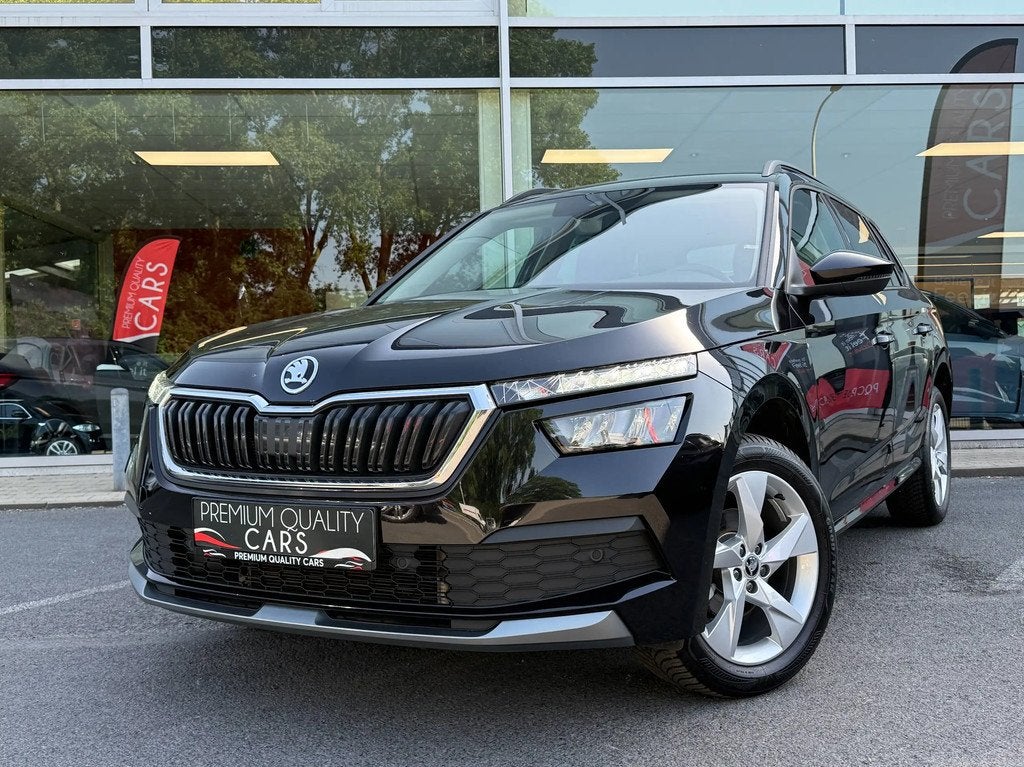 Skoda Kamiq AUTOMAAT / CARPLAY / CAMERA / ZETELVERWARMING /, Stof, 4 cilinders, Zwart, Bedrijf