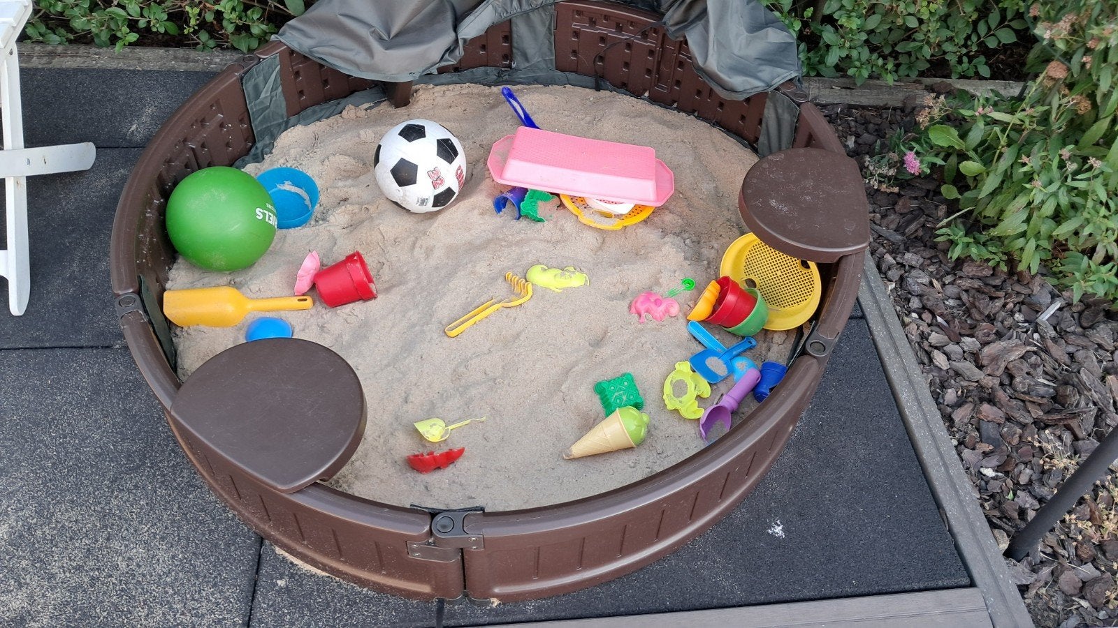 Rond zandbak in bruin met afdekzeil, dia 120 cm, Ophalen, Zo goed als nieuw