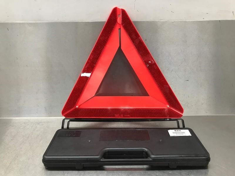 TRIANGLE DE SIGNALISATION URGENCE, Utilisé