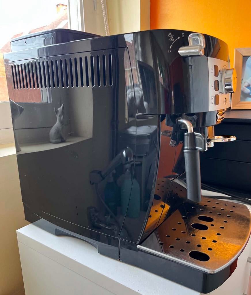 Machine à café delonghi, Electroménager, Cafetières, Enlèvement ou Envoi, Comme neuf