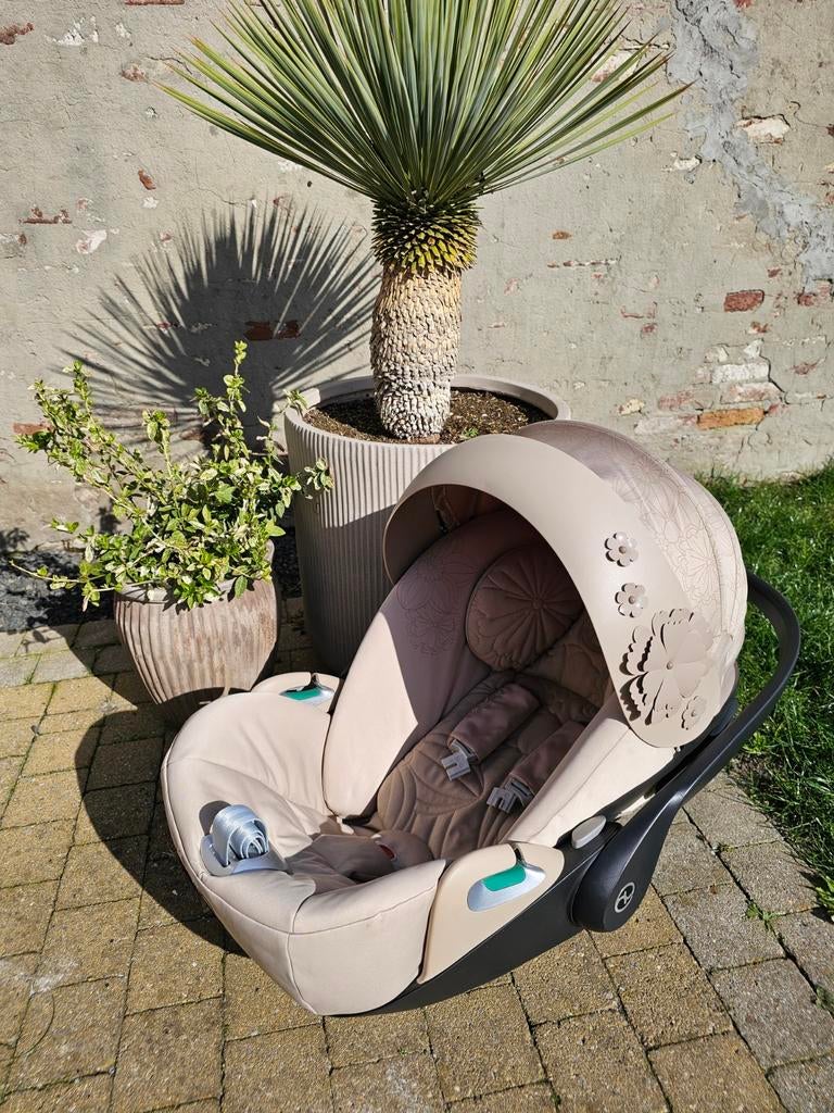 Cybex Cloud Z Simply Flowers Beige – Limited Edition, Kinderen en Baby's, Kinderwagens en Combinaties, Zo goed als nieuw, Ophalen