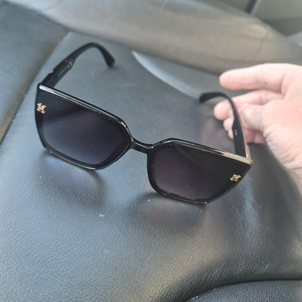Lunette de soleil pour femme H