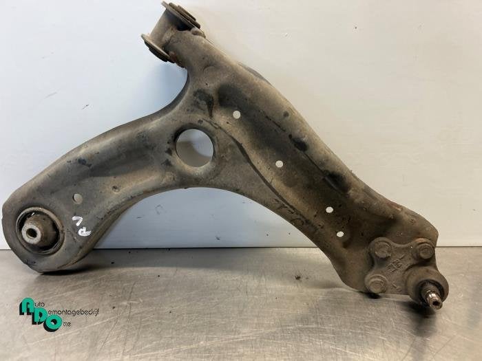 Bras de suspension avant droit d'un Volkswagen Polo (Polo 09, Volkswagen, -, 3 mois de garantie, Utilisé