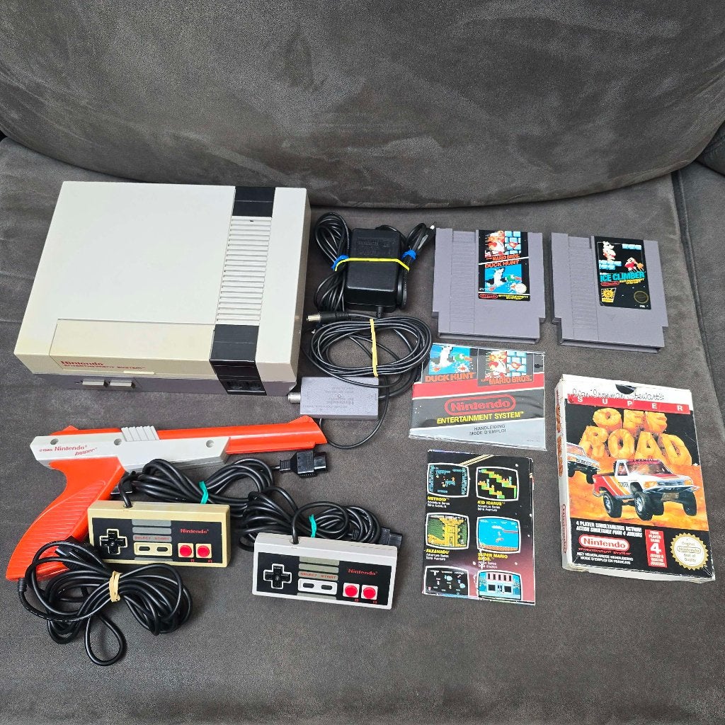 Nintendo NES met 3 games en accessoires, Games en Spelcomputers, Ophalen of Verzenden, Gebruikt, Met 3 controllers of meer, Met games
