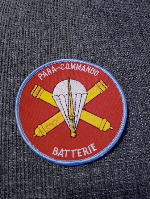 Ecusson " Batterie Para-Commando", Collections, Enlèvement ou Envoi, Armée de terre, Emblème ou Badge