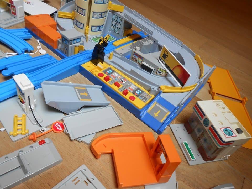 circuit rails route et garage parking vintage Tomy Tomica, Enlèvement, Utilisé