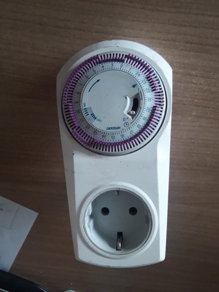 tijdschakelaar 24u, Doe-het-zelf en Bouw, Ophalen of Verzenden, Zo goed als nieuw, Schakelaar
