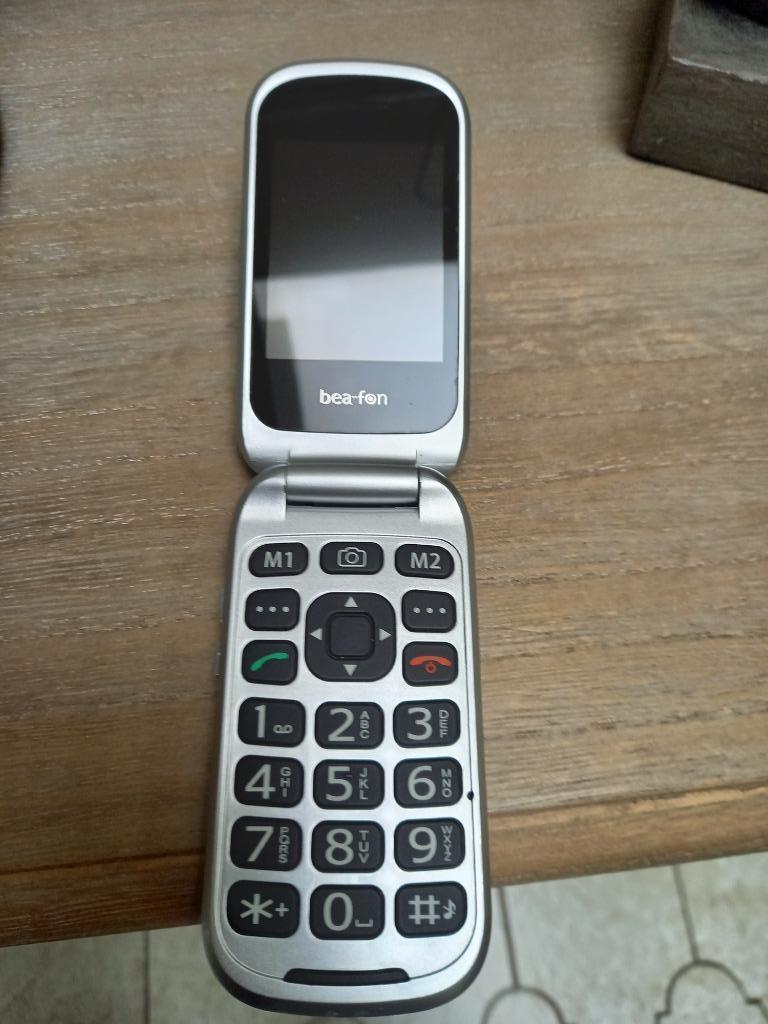 BEA Fon gsm met grote cijfers en camera, Telecommunicatie, Ophalen, Inklapmodel, Zonder abonnement, Zonder simlock