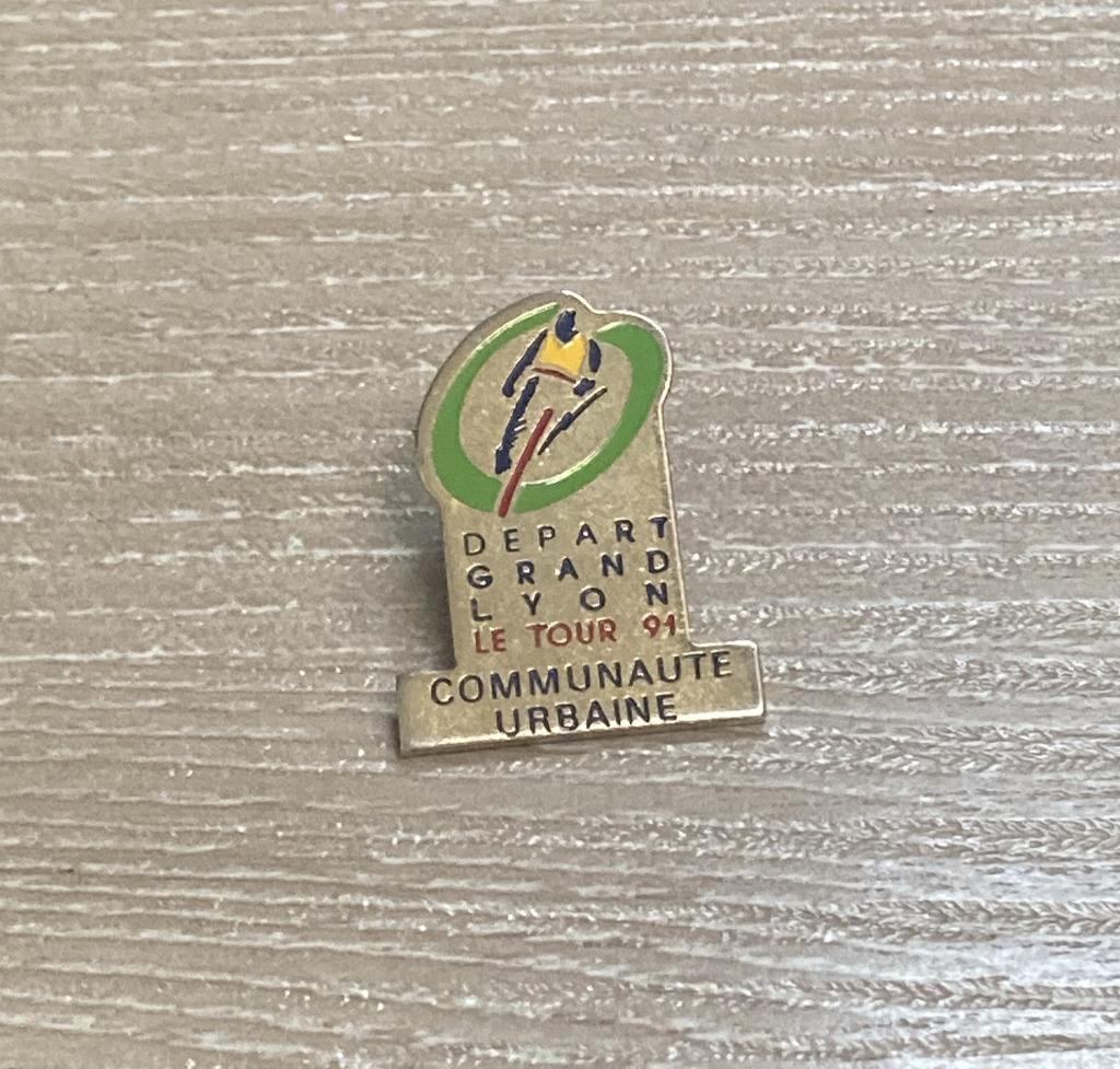PIN - LE TOUR DE LA FRANCE - WIELRENNEN - COURSE A VELO, Envoi, Utilisé, Sport, Insigne ou Pin's