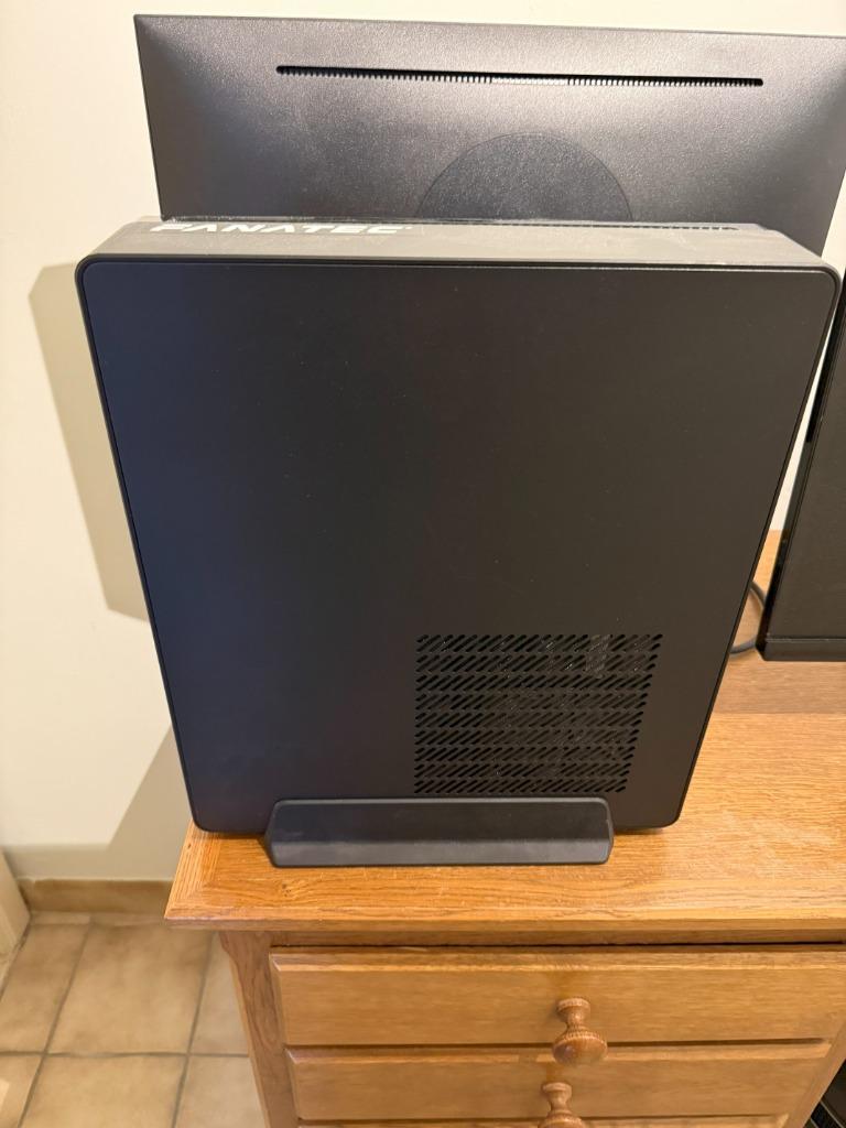 Fractal mini ATX computer case, Computers en Software, Computerbehuizingen, Ophalen, Gebruikt