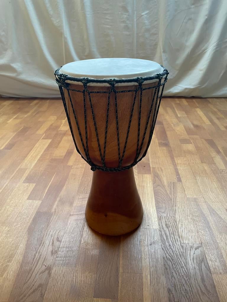 Handgemaakte djembe uit Indonesië, Ophalen, Zo goed als nieuw