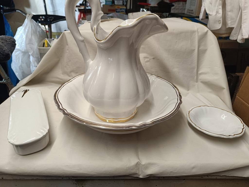 Lavabo servies, Ophalen
