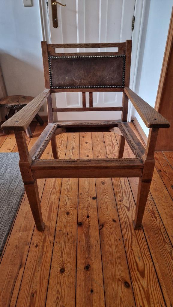 Chaise ancienne – structure style néo-Renaissance flamand, Enlèvement