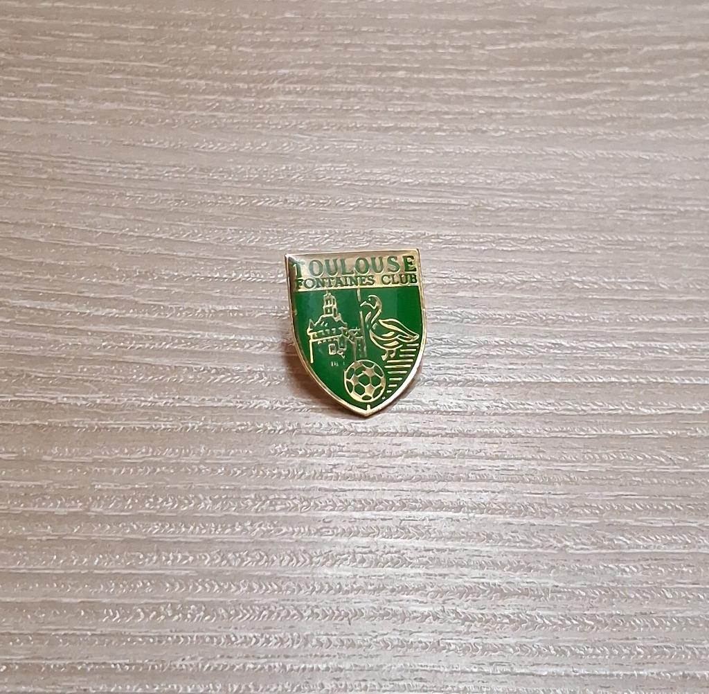 PIN - TOULOUSE - FONTAINES CLUB - VOETBAL - FOOTBALL, Envoi, Utilisé, Sport, Insigne ou Pin's