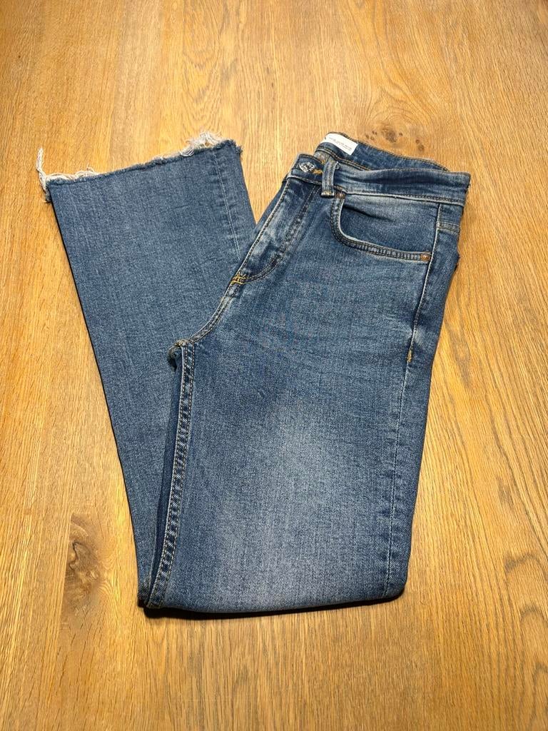 Blauwe stretch jeans hoge taille 7/8 flared Zara maat 36, Ophalen of Verzenden, Zo goed als nieuw, Blauw, W28 - W29 (confectie 36)