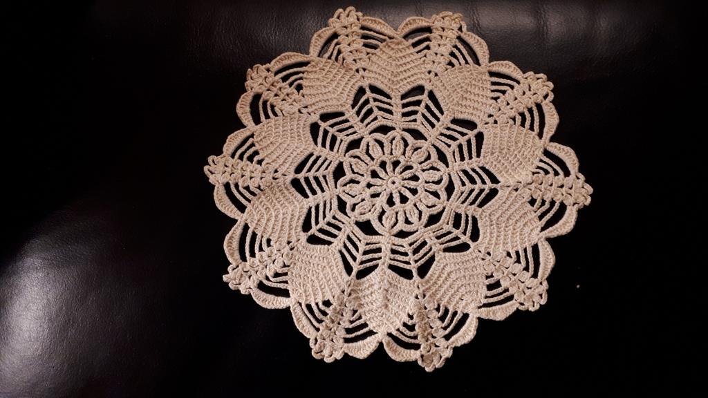 Gehaakte onderlegger diameter 25 cm (10), Hobby en Vrije tijd, Ophalen of Verzenden, Zo goed als nieuw