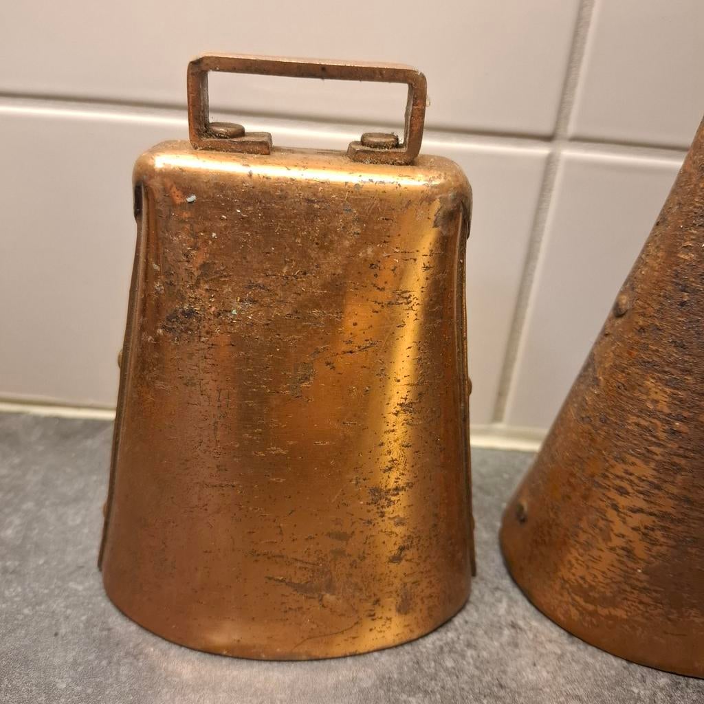 2 cloches vintage des années 1950 pour votre batterie, Musique & Instruments, Enlèvement ou Envoi