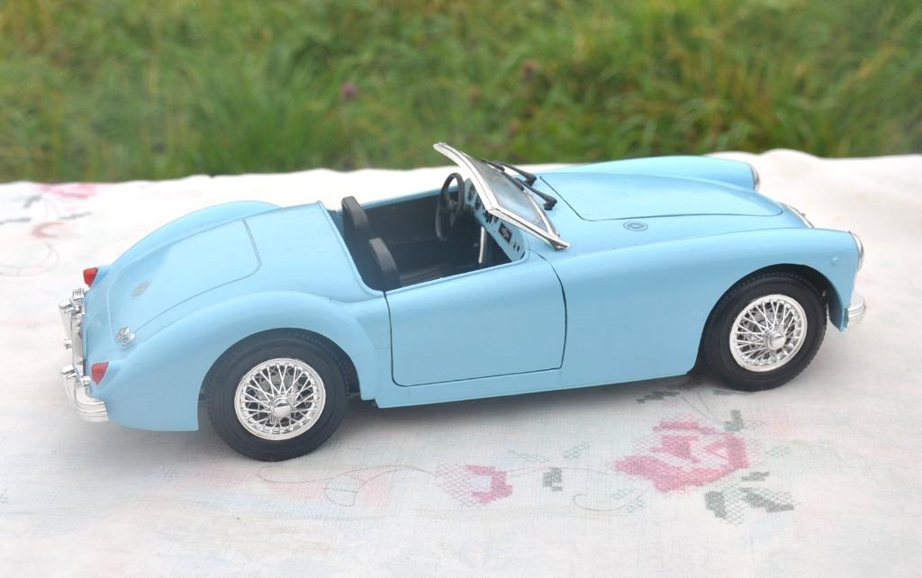 voiture décapotable 1/16 MGA TWIN - CAM  (1), Enlèvement ou Envoi, Comme neuf, Voitures