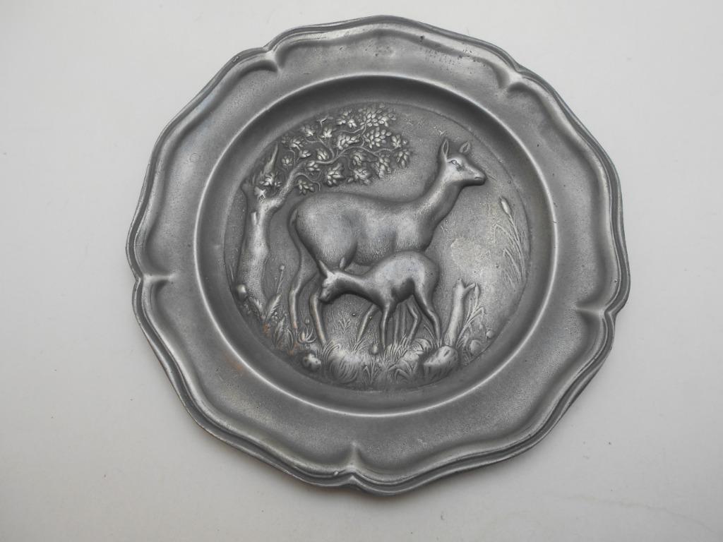 ancienne assiette en étain décor biche et faon, Enlèvement ou Envoi