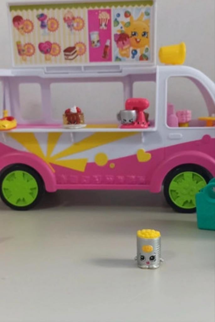 Adorable camion Shopkins avec tous les accessoires et 8 Shop, Ophalen of Verzenden