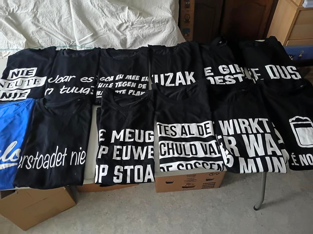 Nieuwe T-shirts met 12 verschillende opdrukken in 't Gensch, Ophalen