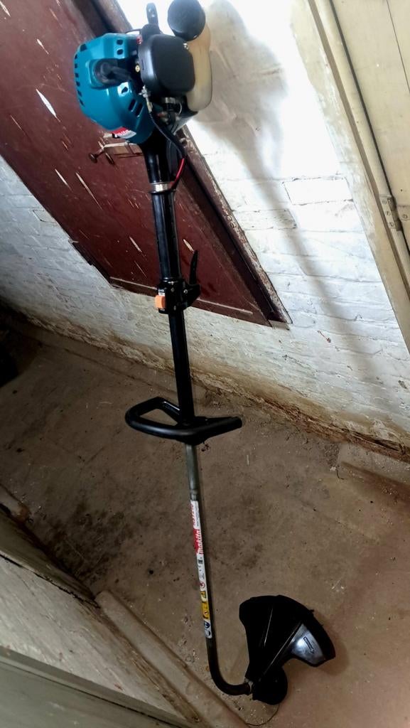 Bosmaaier Makita, Tuin en Terras, Ophalen