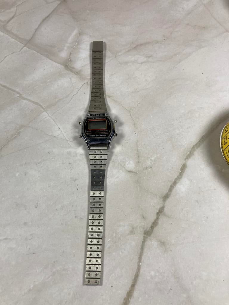 Montre digitale vintage Q&Q avec Alarm  en acier  inoxydable, Enlèvement ou Envoi