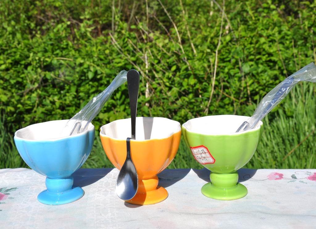 3 coupes a glace en faience avec cuillére, Enlèvement ou Envoi, Comme neuf, Céramique, Autres types