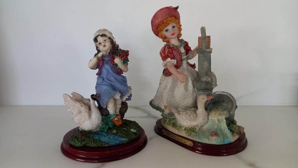 2 romantische beeldjes met meisjes, Ophalen of Verzenden