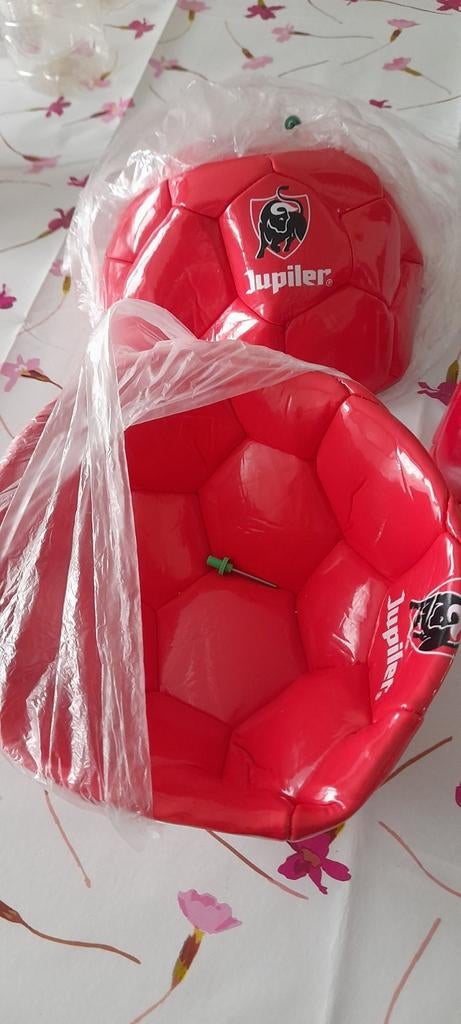 2 ballons de foot tout neuf et 1 utilisé en très bon état of, Enlèvement, Neuf