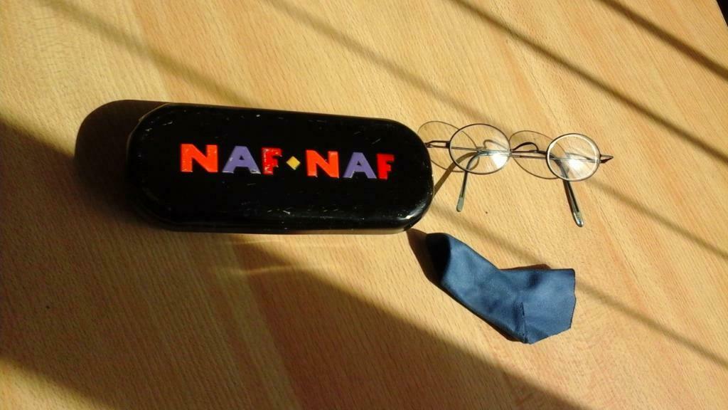 étui lunettes "naf naf"    vintage '90, Enlèvement ou Envoi, Comme neuf, Noir