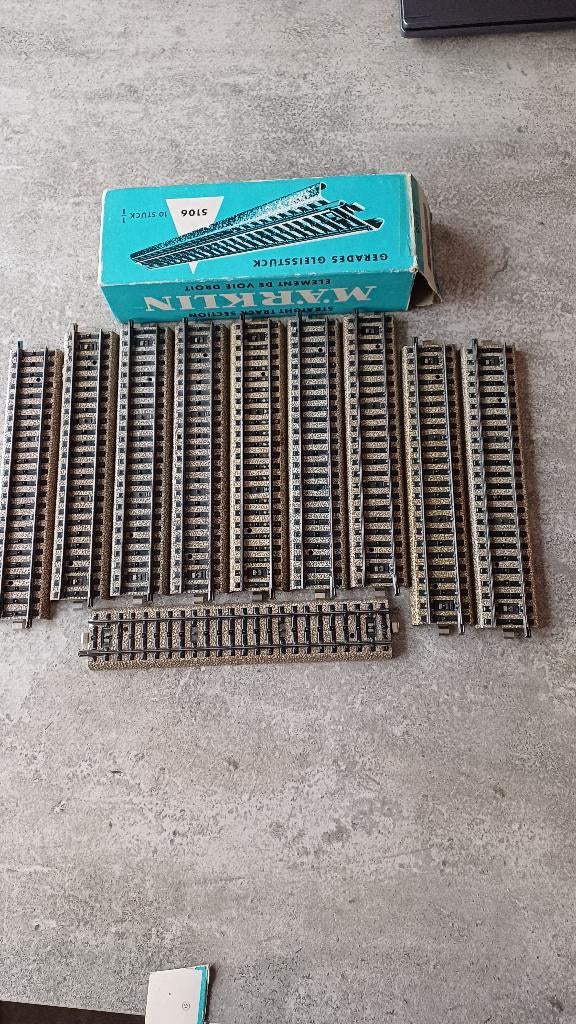 (3B) Rails en M droits en métal Märklin 5106, Enlèvement ou Envoi, Courant alternatif, Rails, Utilisé
