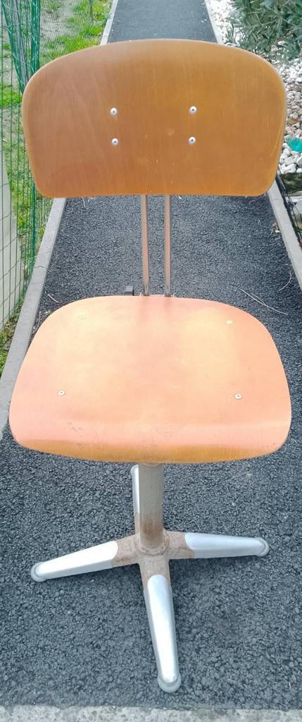Chaise industrielle, Enlèvement