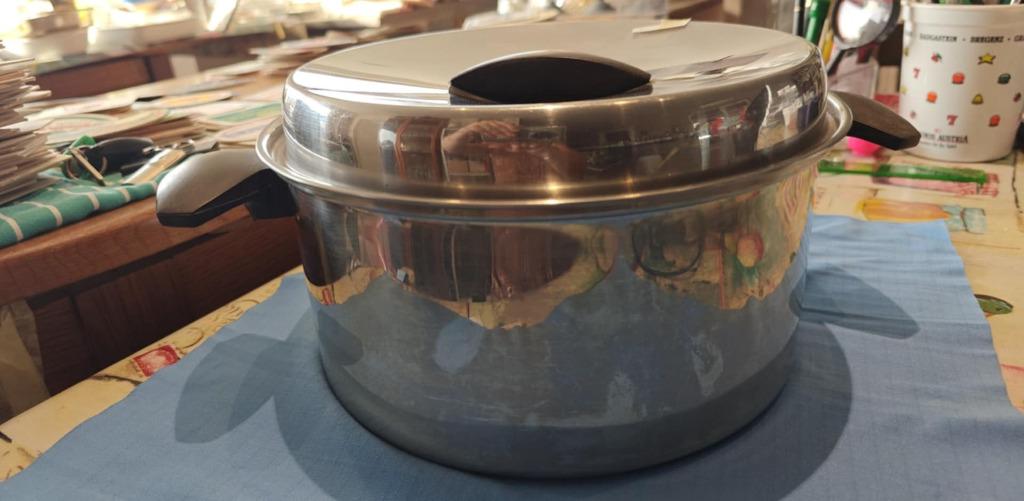 marmite diam 27 cm en acier inoxydable 18/10 fabriquée en Fr, Enlèvement ou Envoi, Utilisé, Inox, Casserole, Bidon ou Boîte