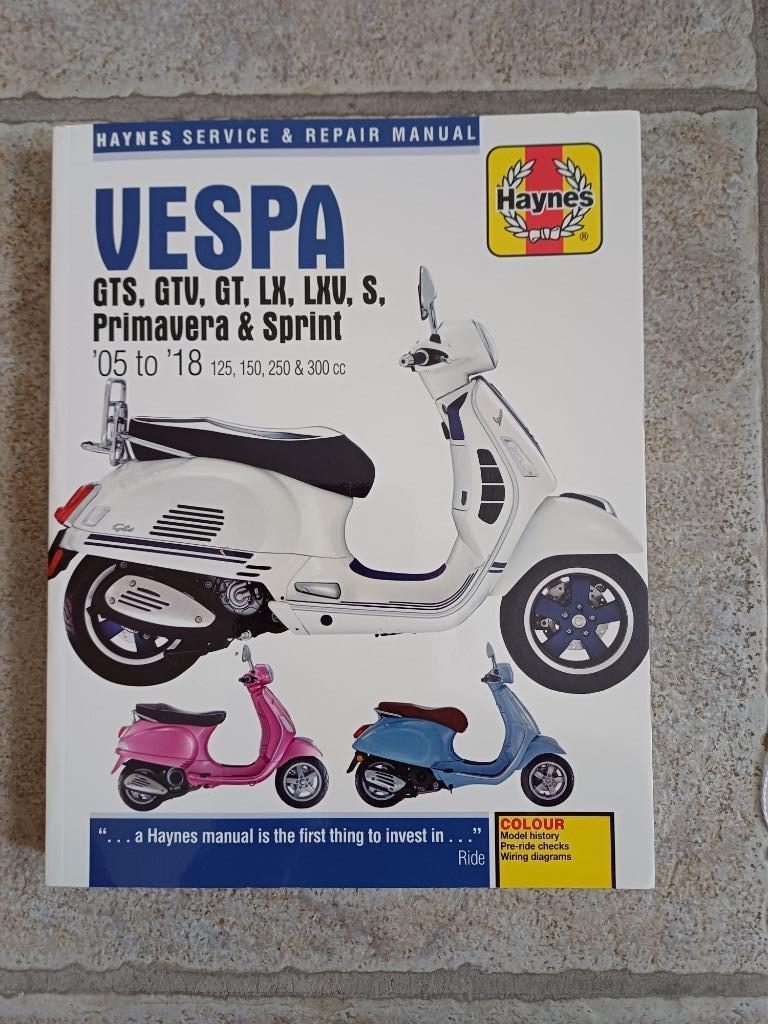 Vespa handboek, Fietsen en Brommers, Ophalen of Verzenden, Zo goed als nieuw