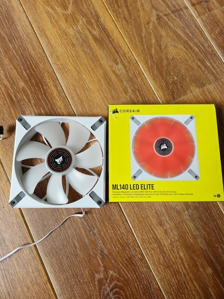 Corsair 14mm Led pc koeling/fan, Computers en Software, Computerkoelers, Ophalen of Verzenden, Zo goed als nieuw, Luchtkoeling