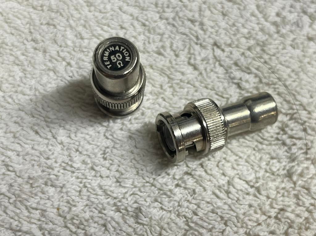 1x 50 ohm BNC-stekkeraansluiting