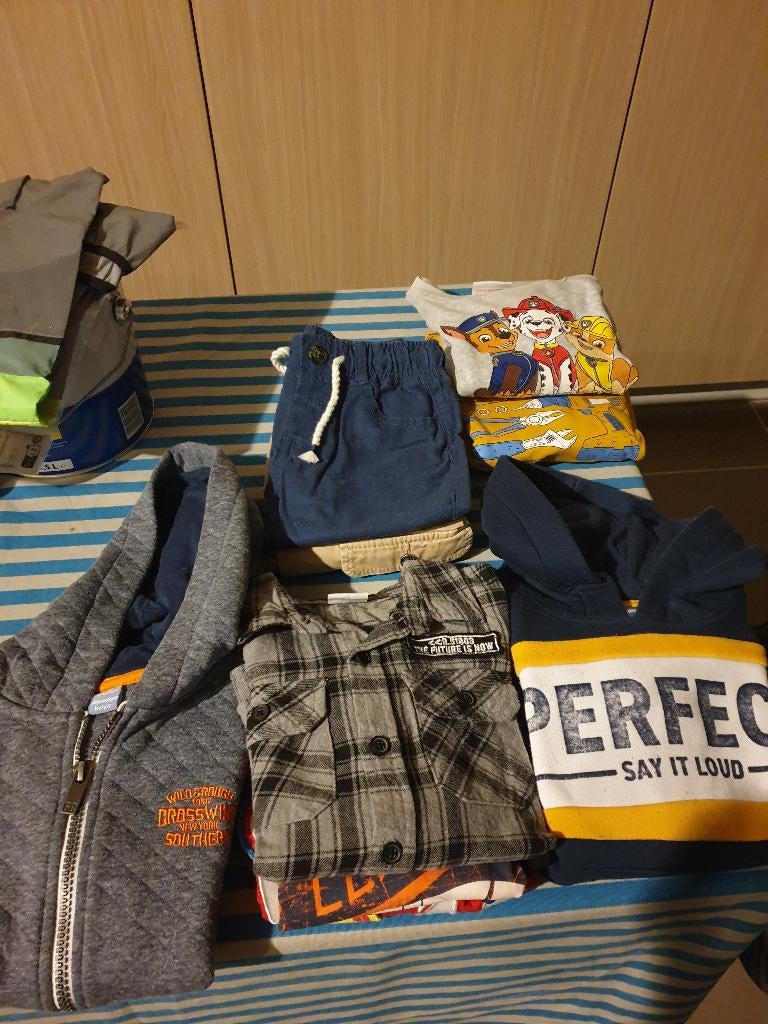 Laatste stuks jongens maat 110, Ophalen, Gebruikt, Jongen, Trui of Vest
