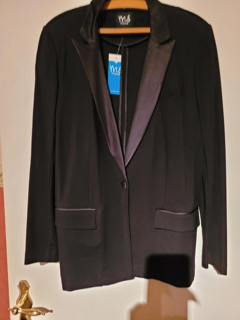 Blazer noir pour femme taille 48 neuf voir photos, Vêtements | Femmes, Enlèvement ou Envoi, Taille 46/48 (XL) ou plus grande, Noir