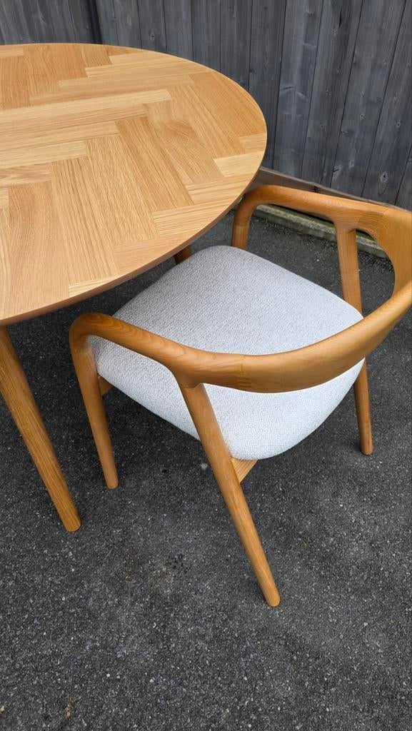 Nieuwe stoelen en tafels in doos partij lot cafe bar, Ophalen