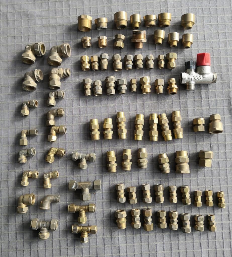 Assortiment bico raccord, coude, chute et pièce en T 86 pièc, Bricolage & Construction, Sanitaire, Comme neuf, Autres types, Cuivre