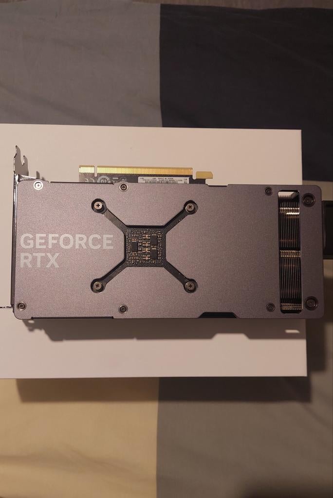 NVIDIA GeForce RTX 4070 12GB – Met LED verlichting, HDMI, Enlèvement ou Envoi, GDDR6, PCI-Express 4