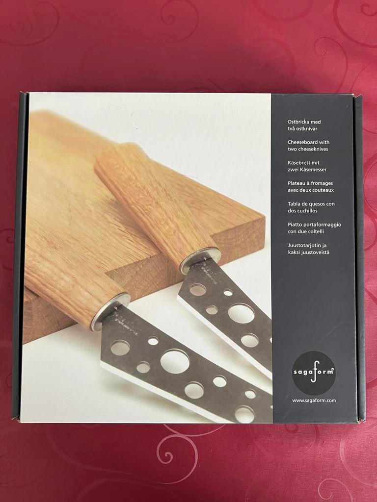 Nieuwe Sagaform houten kaasplank met 2 kaasmesjes, Ophalen of Verzenden, Nieuw