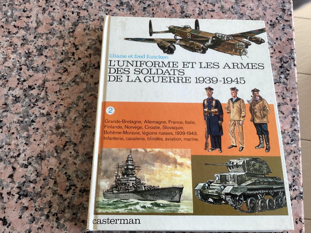 L'uniforme et les armes des soldats de la guerre 1939-1945, Enlèvement ou Envoi, Deuxième Guerre mondiale, Utilisé, Autres sujets/thèmes