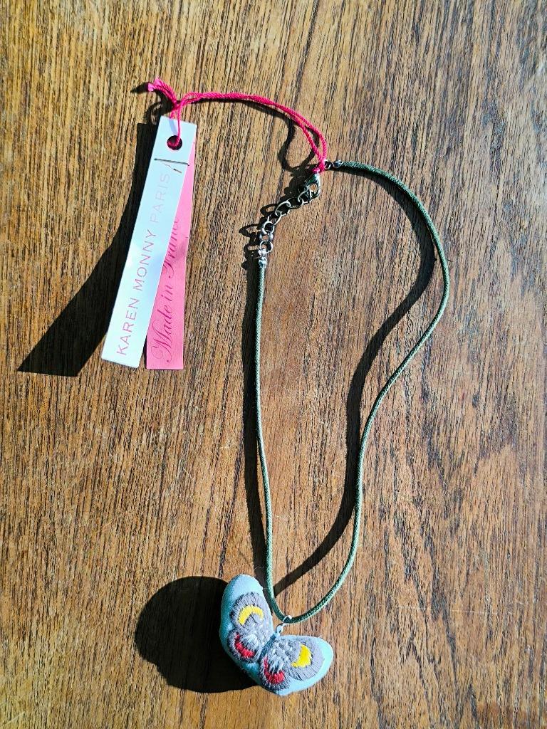 Karen Monny handgeborduurde armband met vlinder, Parijs Y2K, Ophalen of Verzenden, Gebruikt, Overige kleuren, Overige materialen